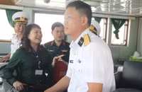 Con tàu trĩu nặng tình cảm rẽ sóng đến Trường Sa ảnh 3