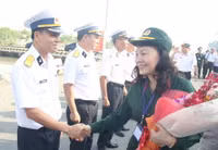 Con tàu trĩu nặng tình cảm rẽ sóng đến Trường Sa ảnh 1