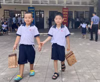 Hình ảnh học sinh lớp 1 Thừa Thiên - Huế nô nức tựu trường sớm