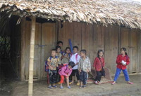 Cố gắng đưa học sinh miền núi tới trường ảnh 3