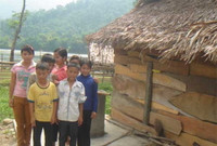 Cố gắng đưa học sinh miền núi tới trường ảnh 4