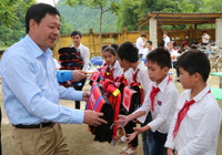 BIDV tặng hơn 5.000 cặp phao cứu sinh cho học sinh vùng sông nước ảnh 2 BIDV tặng hơn 5.000 cặp phao cứu sinh cho học sinh vùng sông nước ảnh 2