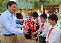 BIDV tặng hơn 5.000 cặp phao cứu sinh cho học sinh vùng sông nước ảnh 2