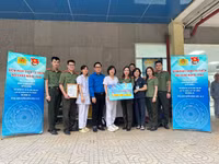 Hơn 1.500 suất cháo, sữa trao tặng bệnh nhân tại Bệnh viện 19/8