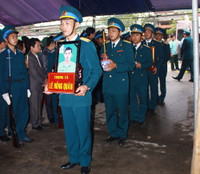 Vụ trực thăng rơi: Đất mẹ đón anh về! ảnh 7 Vụ trực thăng rơi: Đất mẹ đón anh về! ảnh 7