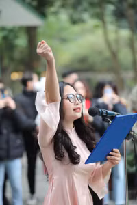 12 sinh viên ưu tú Trường ĐH Thủ đô Hà Nội được kết nạp Đảng