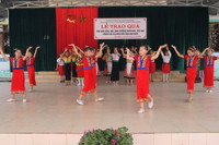 Bộ GD&ĐT tặng gần 4 tấn sữa cho cô, trò vùng biên giới ảnh 4 Bộ GD&ĐT tặng gần 4 tấn sữa cho cô, trò vùng biên giới ảnh 4