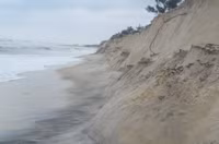 Thấp thỏm sống bên bờ biển xâm thực ảnh 3