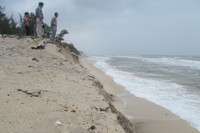 Thấp thỏm sống bên bờ biển xâm thực ảnh 5