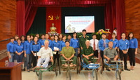 Nhà xuất bản Giáo dục Việt Nam tặng quà cho các thương, bệnh binh ảnh 1 Nhà xuất bản Giáo dục Việt Nam tặng quà cho các thương, bệnh binh ảnh 1