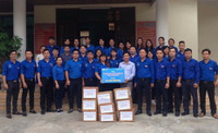 Nhà xuất bản Giáo dục Việt Nam tặng quà cho các thương, bệnh binh ảnh 3 Nhà xuất bản Giáo dục Việt Nam tặng quà cho các thương, bệnh binh ảnh 3
