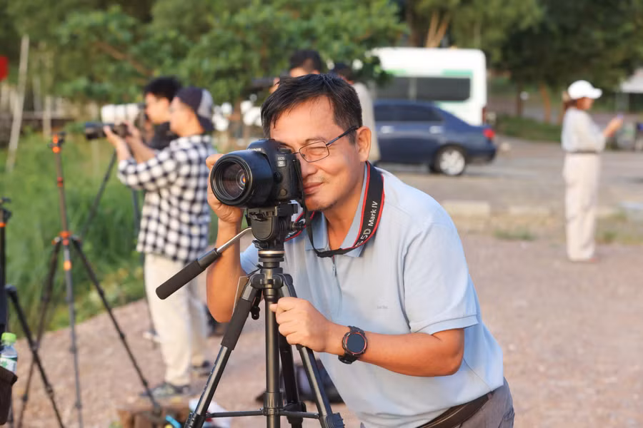 thay-giao-chup-anh-3.jpg