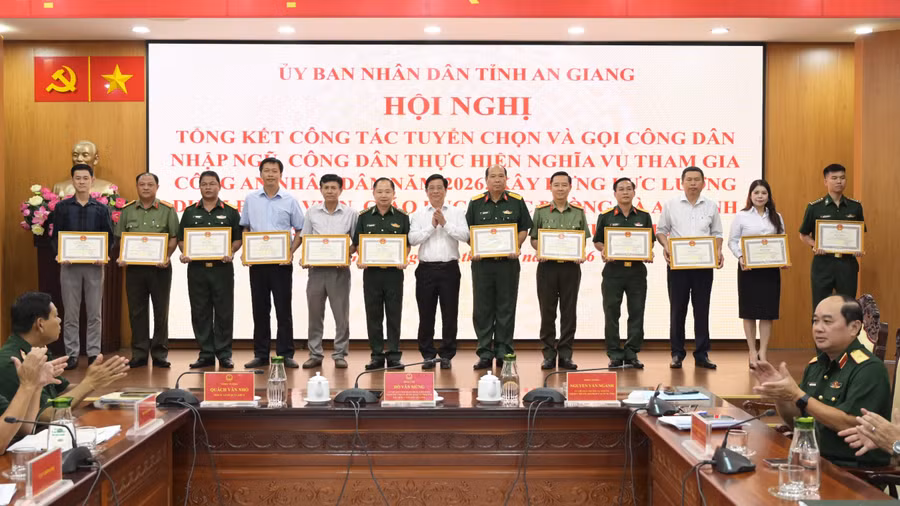 ag-hoi-nghi-1.jpg