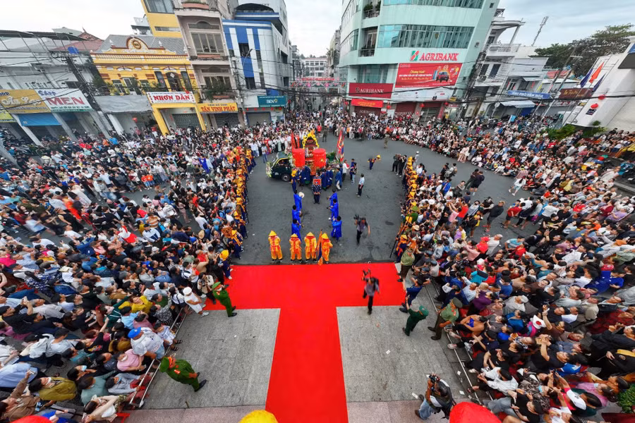 lh-nguyen-trung-truc.jpg