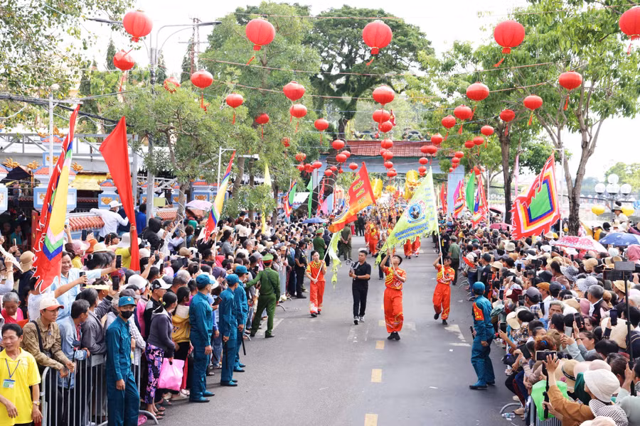 lh-nguyen-trung-truc-3.jpg
