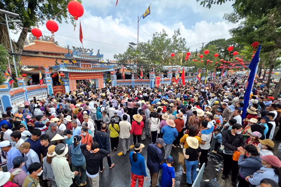 lh-nguyen-trung-truc-1.jpg