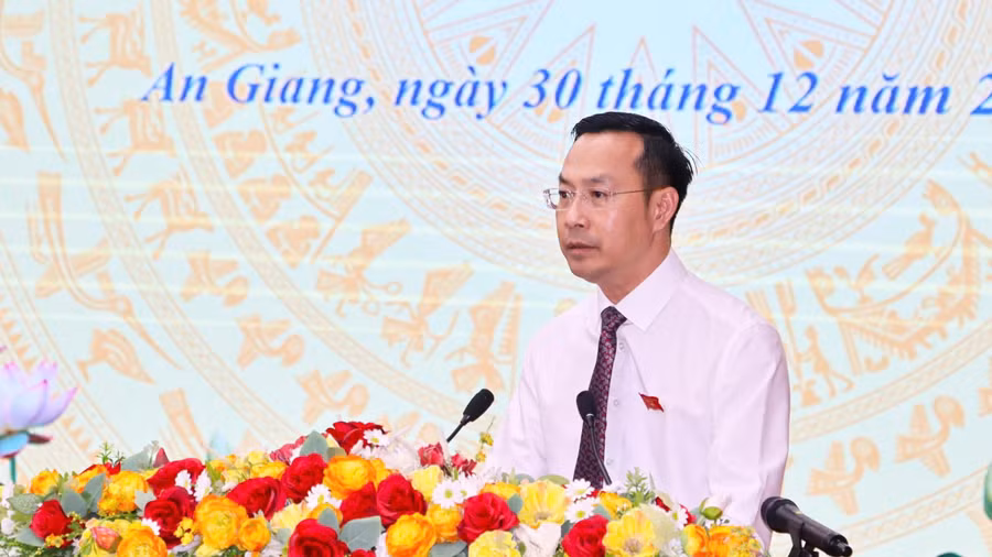 Ông Nguyễn Thanh Nhàn, Phó Bí thư Thường trực Tỉnh ủy, Chủ tịch HĐND tỉnh An Giang, phát biểu tại hội nghị.
