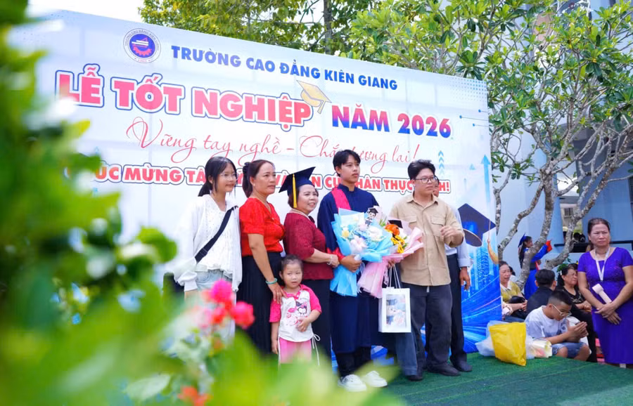 0-tot-nghiep-cd-2.jpg