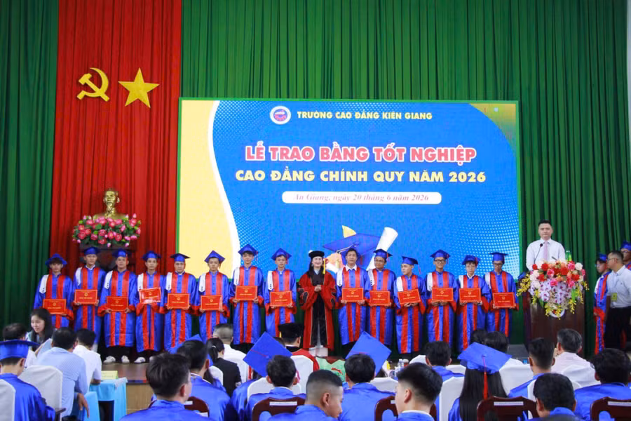 0-tot-nghiep-cd-1.jpg