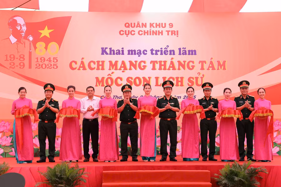 trien-lam-1.jpg