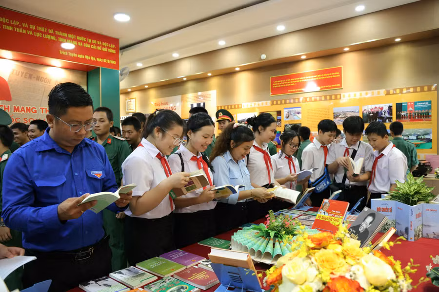 trien-lam-3.jpg