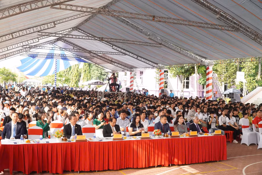 vinh-long-tuyen-sinh-3.jpg
