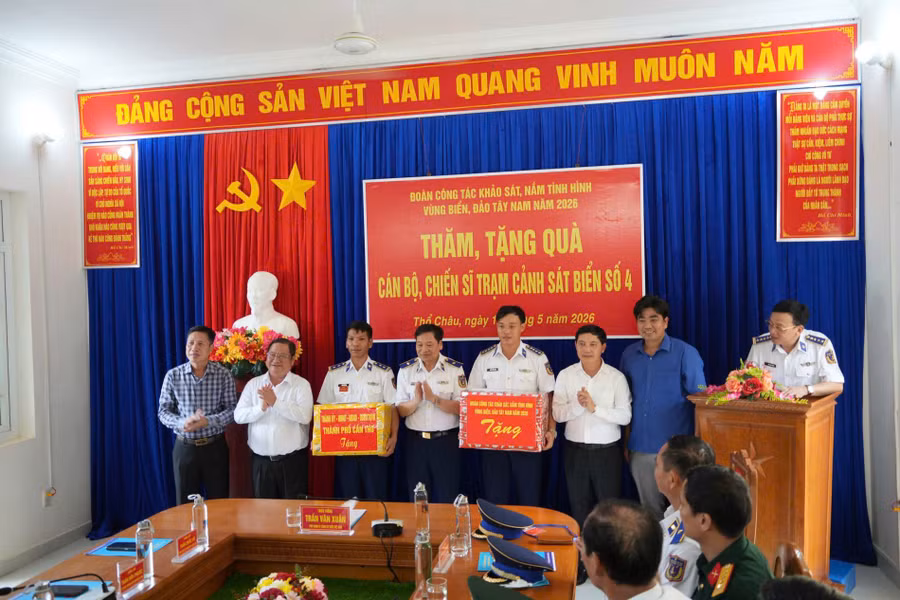 ag-canh-sat-bien-4843.jpg
