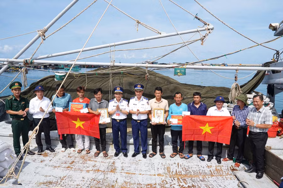 ag-canh-sat-bien-3.jpg