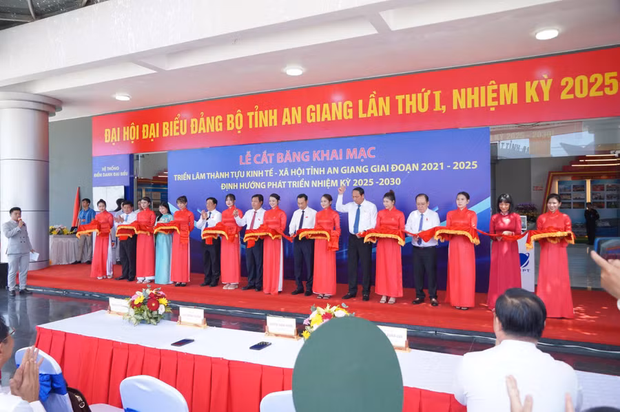 trien-lam-dai-hoi.jpg