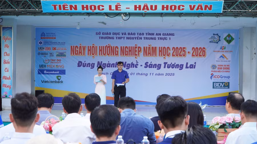 tuyen-sinh-111-3.jpg