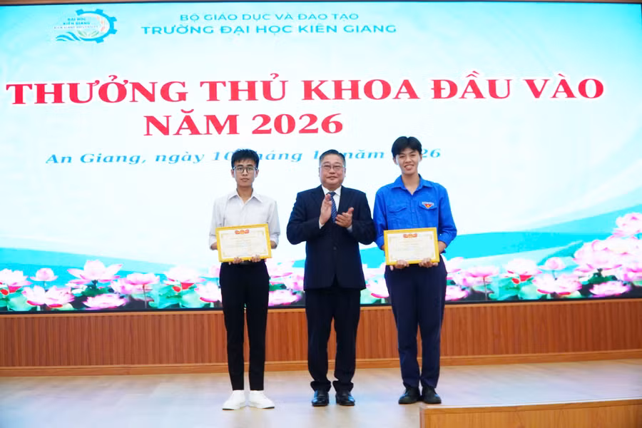 0-thu-khoa-kgu.jpg