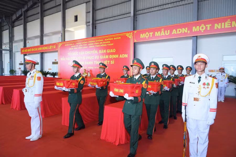 0-ban-giao-hai-cot-liet-si-7.jpg