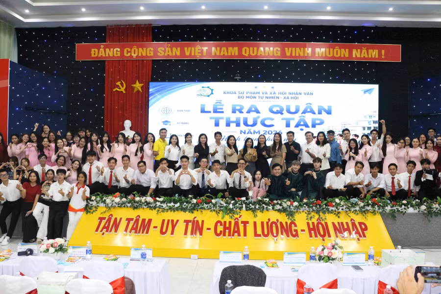 Lễ Ra quân Thực tập năm 2026 tại Trường ĐH Kiên Giang.