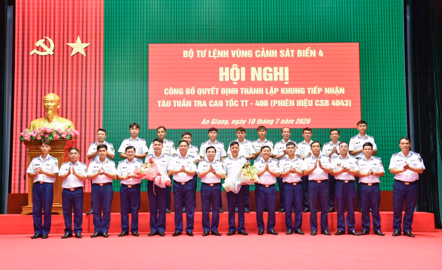 0-tau-tuan-tra.jpg