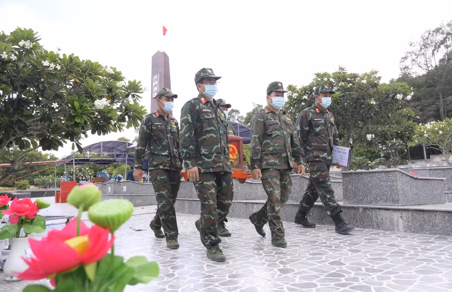 0-lay-mau-hai-cot-1.jpg