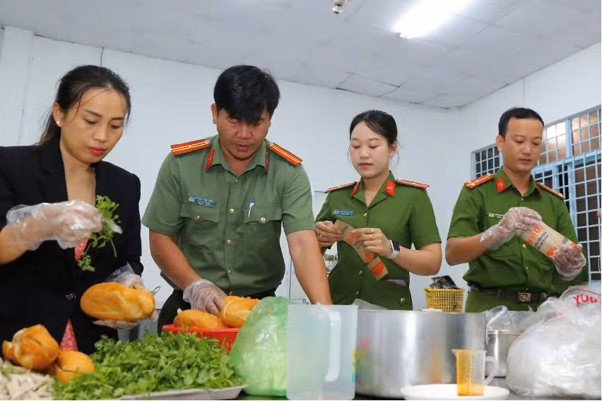 banh-mi-an-thanh-1.jpg