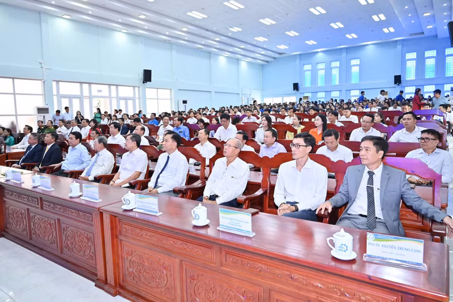 0-kgu-khai-giang.jpg