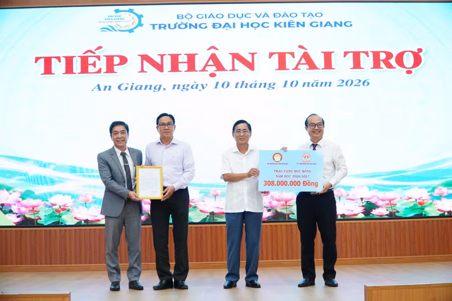 0-kgu-khai-giang-09.jpg