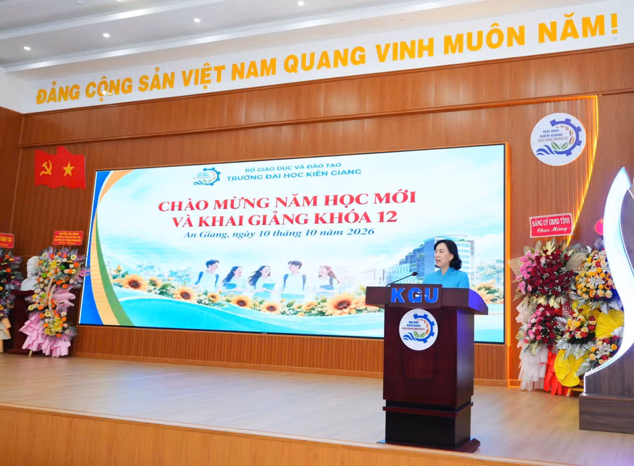 0-kgu-khai-giang-4.jpg