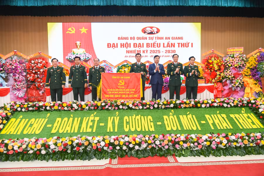 quan-su-an-giang-3.jpg