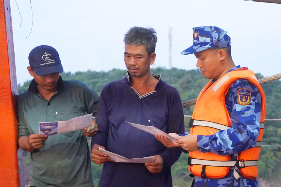 canh-sat-bien-1.jpg