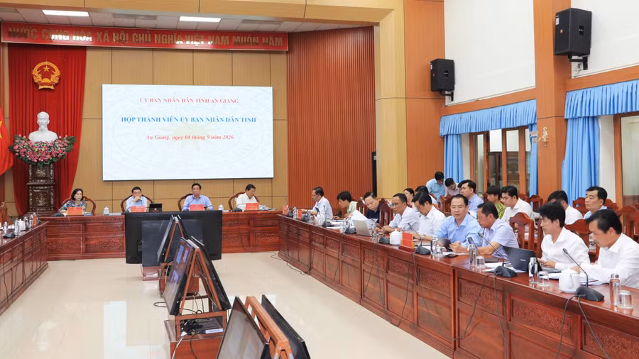 Quang cảnh cuộc họp.