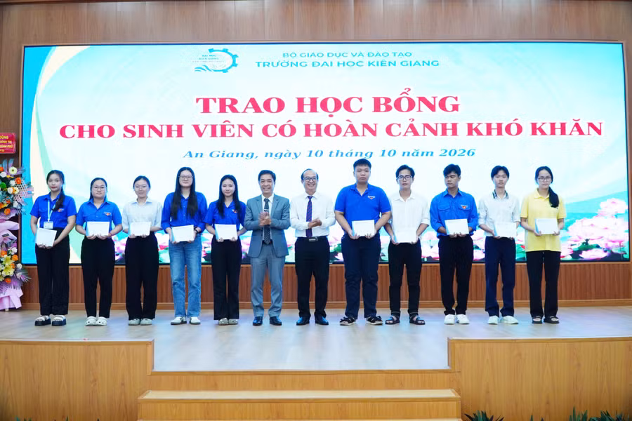 0-khai-giang-kgu-1.jpg