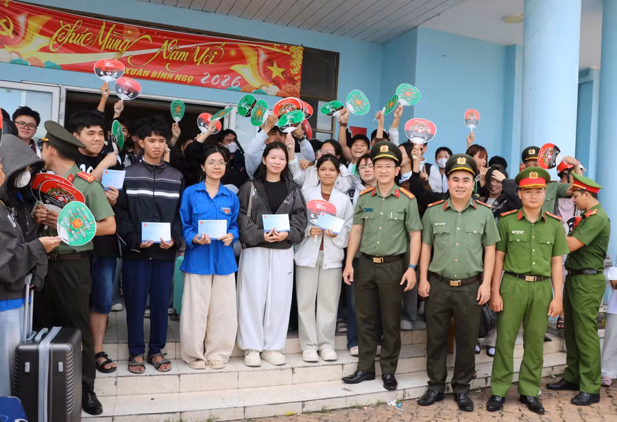 Học sinh đặc khu Kiên Hải (tỉnh An Giang) được tiếp sức trước kỳ thi quan trọng.