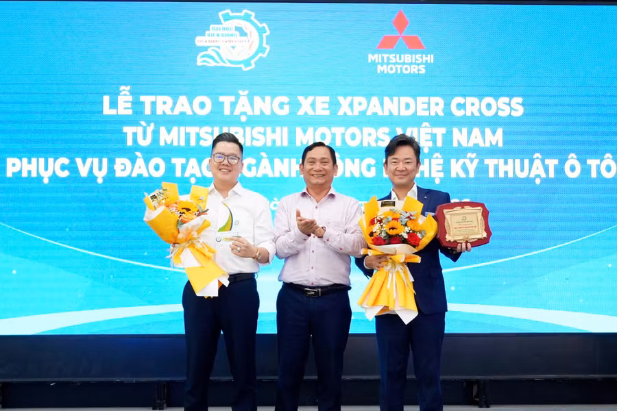 kgu-tiep-nhan-xe.jpg