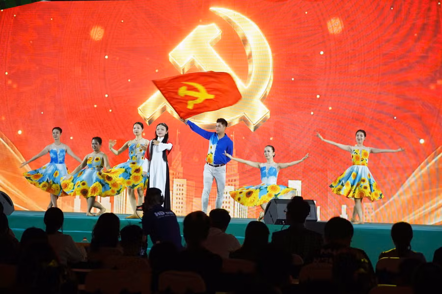 Rực rỡ đêm nghệ thuật và thời trang tại Cần Thơ.