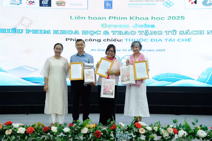 chieu-phim-khoa-hoc-0.jpg