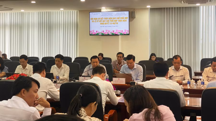 chinh-tri-iv-1.jpg