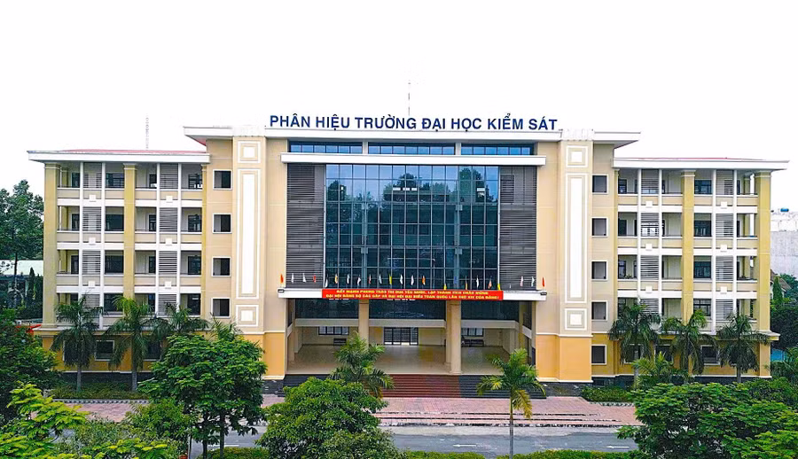 Phân hiệu Trường Đại học Kiểm sát tại TPHCM có trụ sở tại đường Lê Văn Việt, phường Tăng Nhơn Phú, TPHCM.