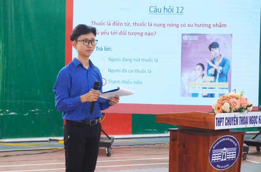 thoai-ngoc-hau-6.jpg